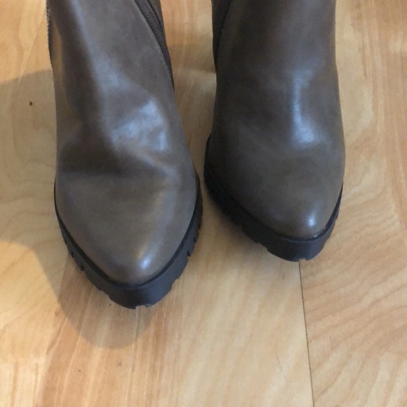 Gorgeous dark taupe boots - Picture 9 of 10
